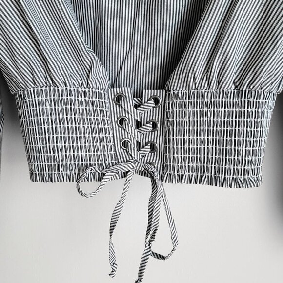 NWOT Xhilaration Long Sleeve Gray White Silver Striped Lace Up Tie Crop Top - Picture 2 of 8